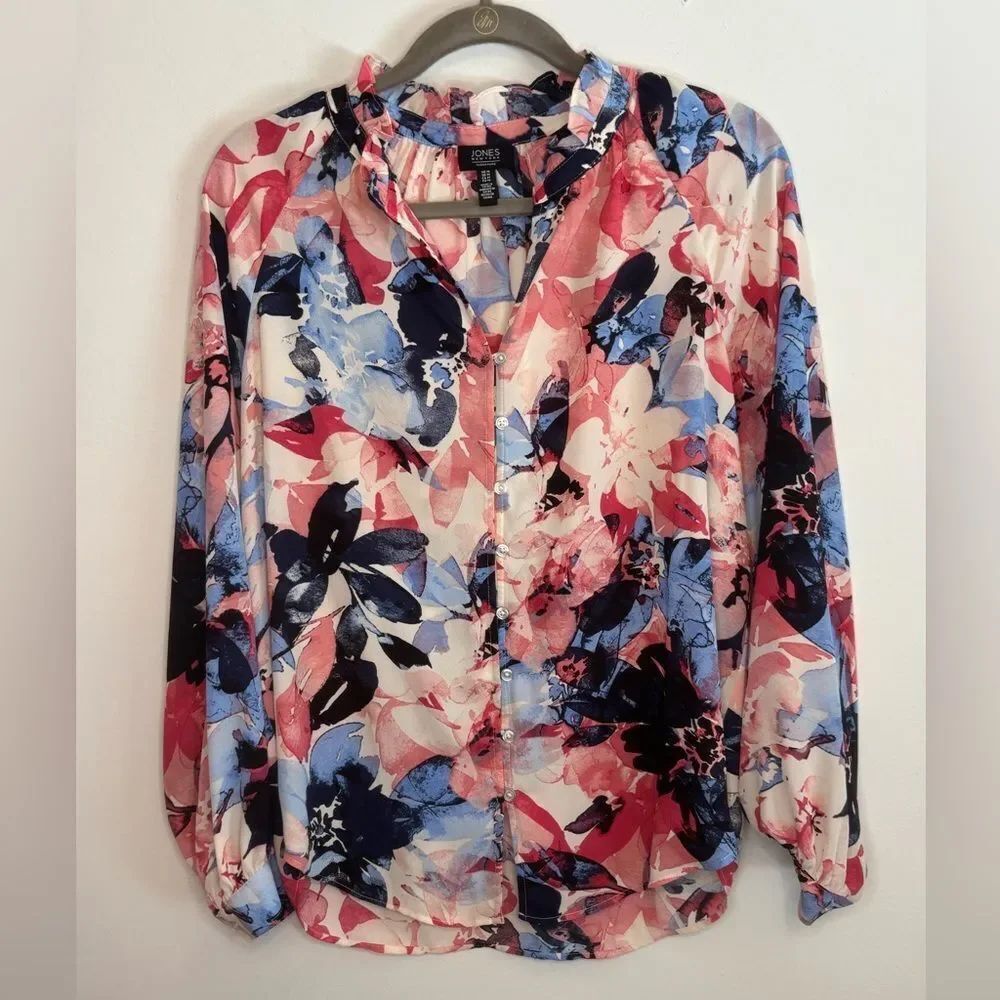 Jones New York EUC blue/pink floral long sleeve blouse Size medium